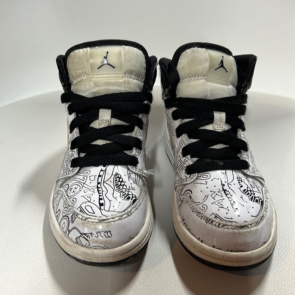 Kids / toddler/youth Nike Mid Air Jordan’s (glow in the dark graffiti)